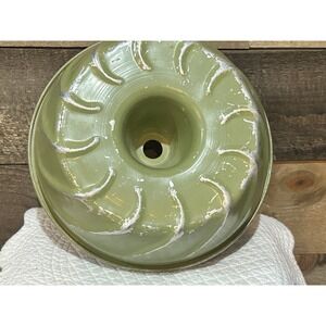 Vintage Avocado Green Aluminum Fluted Tube Mold Bundt Cake Pan 10" 1 Piece